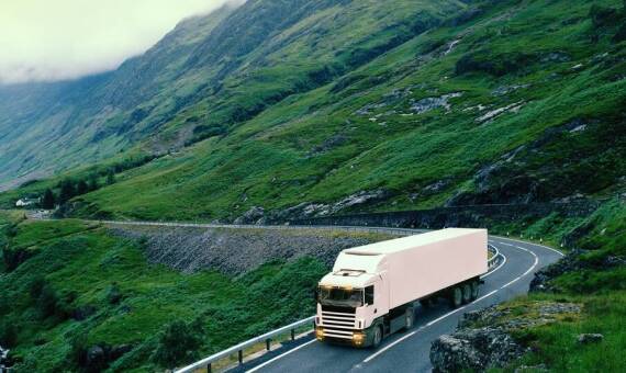 Kluczowe korzyści z wyboru profesjonalnej firmy transportowej dla frachtu międzynarodowego