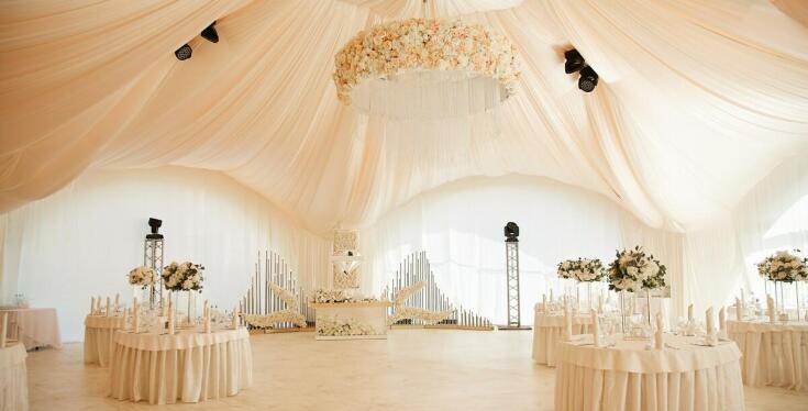 Zalety wyboru lokalu z tarasem i altaną na przyjęcie komunijne