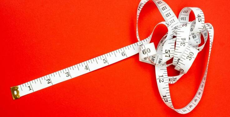 Miarka jubilerska za darmo – przewodnik po dokładnym pomiarze palca