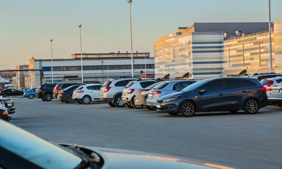 Wpływ oświetlenia na komfort i bezpieczeństwo na parkingu