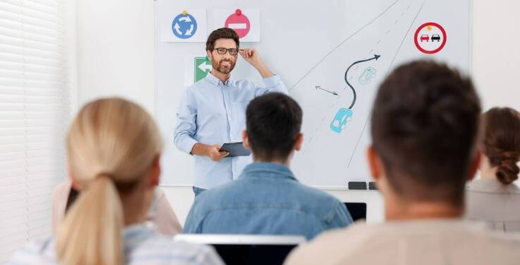 Kluczowe elementy teoretyczne omawiane podczas kursu na prawo jazdy kat B