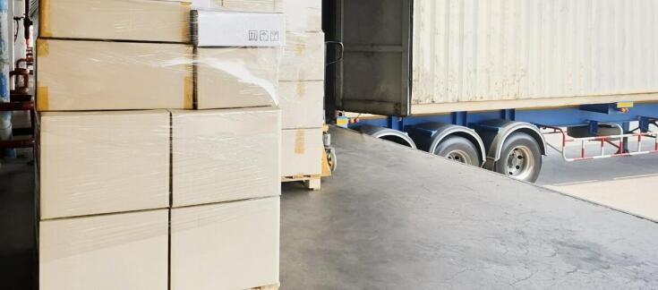 Transport stali w kontrolowanej temperaturze – kiedy jest to konieczne?