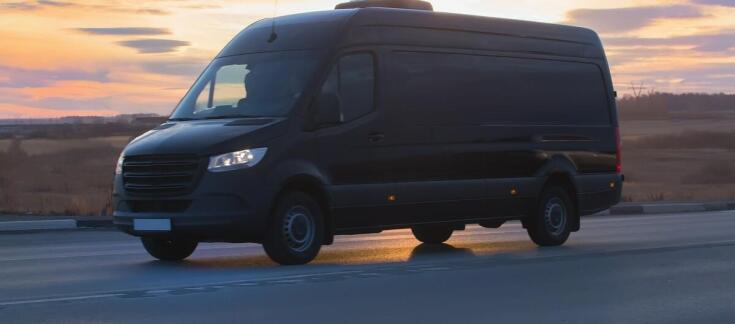 Porównanie kosztów wynajmu busa 14 osobowego z innymi środkami transportu