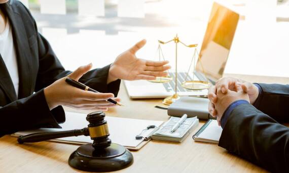 Jak efektywnie zarządzać emocjami podczas rozwodu z pomocą adwokata?