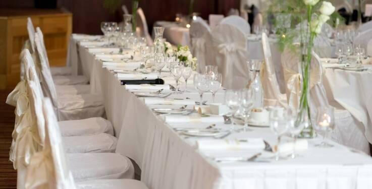 Jakie są zalety wyboru profesjonalnego cateringu na wesele?