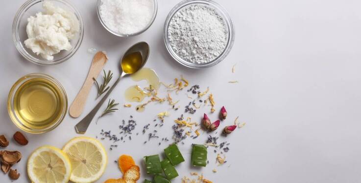 Naturalne farby do włosów a ochrona kolorów – jakie kosmetyki wspierają barwę?