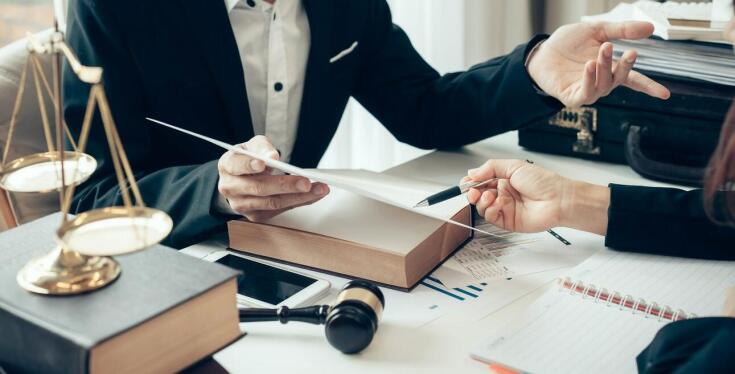 Jak doradztwo prawne wpływa na bezpieczne zarządzanie firmą?