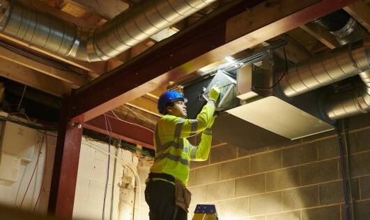 Montaż systemów HVAC – dlaczego warto skorzystać z usług ekspertów?