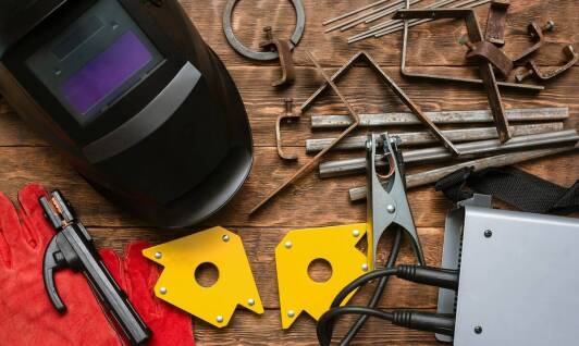 Przegląd akcesoriów montażowych do ogrodzeń dębica