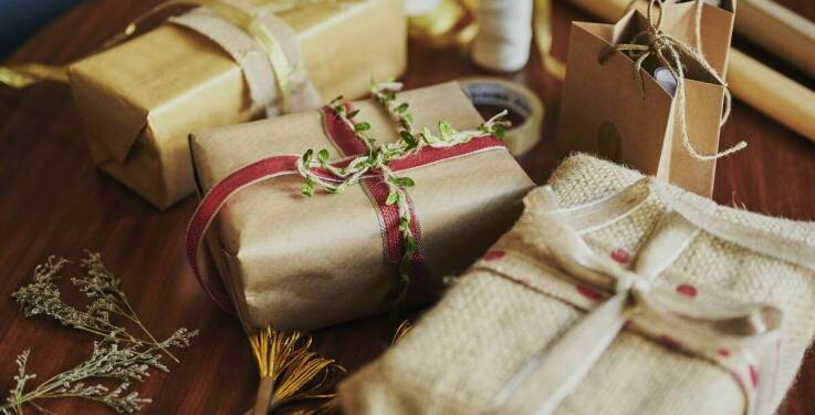 Personalizowane pudełka świąteczne na prezent – jak stworzyć wyjątkowy upominek?