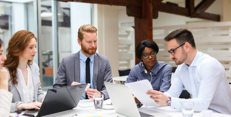 Jak kursy językowe wspierają negocjacje podczas "redukcji etatów"?