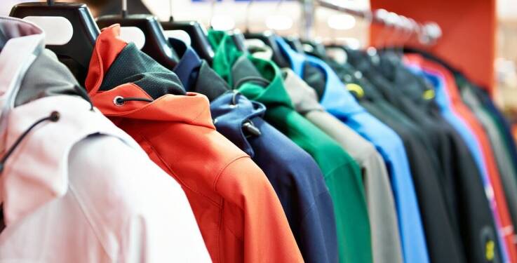 Jak wybrać płaszczyk dla dziewczynki 134, aby był modny i funkcjonalny?