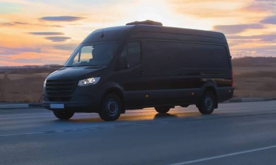 Wynajem busów 9 osobowych a logistyka podróży służbowych