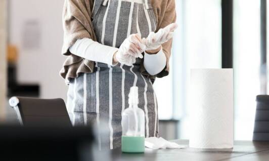 Jakie środki higieny osobistej są niezbędne w zakładach produkcyjnych?