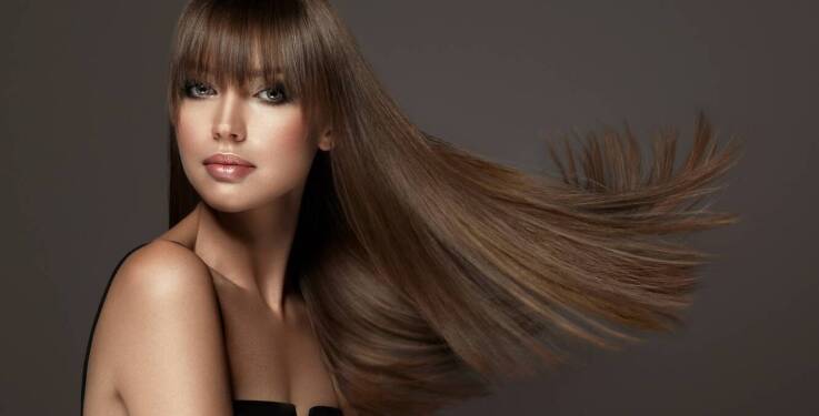 Jakie fryzury najlepiej prezentują się po keratynowym prostowaniu włosów?