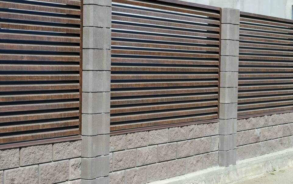 Jakie nowoczesne technologie wpływają na trwałość materiałów ogrodzeniowych?