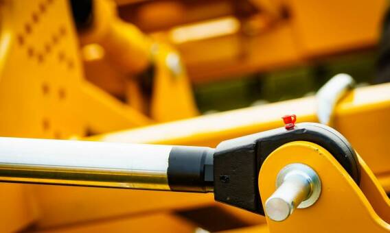 Jak zawór sterujący naczepy wpływa na bezpieczeństwo przewozów?