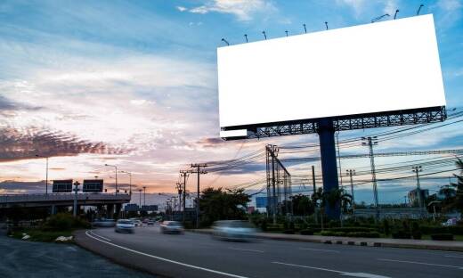 Jak ekologia wpływa na projektowanie billboardów przy trasie S7?