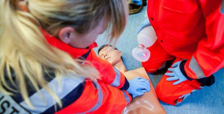 Co obejmuje program szkoleń z pierwszej pomocy dla przyszłych kierowców?