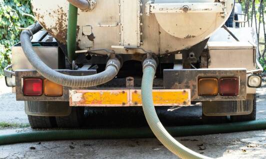 Jakie korzyści niesie ze sobą regularny wywóz szamba?