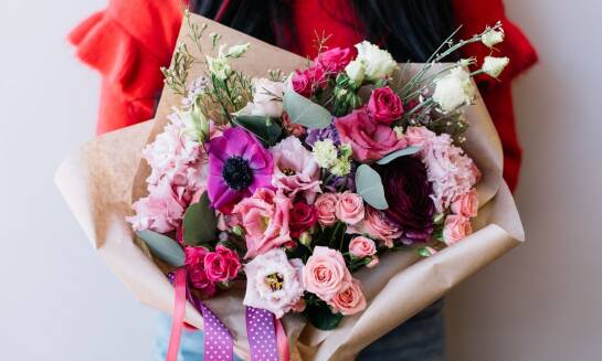 Jakie kwiaty wybrać dla bliskiej osoby z dostawą we Wrocławiu?