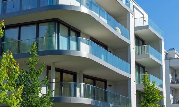 Nowe trendy w mieszkaniowym budownictwie: apartamenty nad morzem