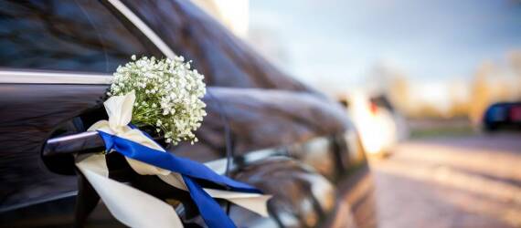 Przewóz osób w stylu VIP – jak wynajem Hummera spełnia oczekiwania?