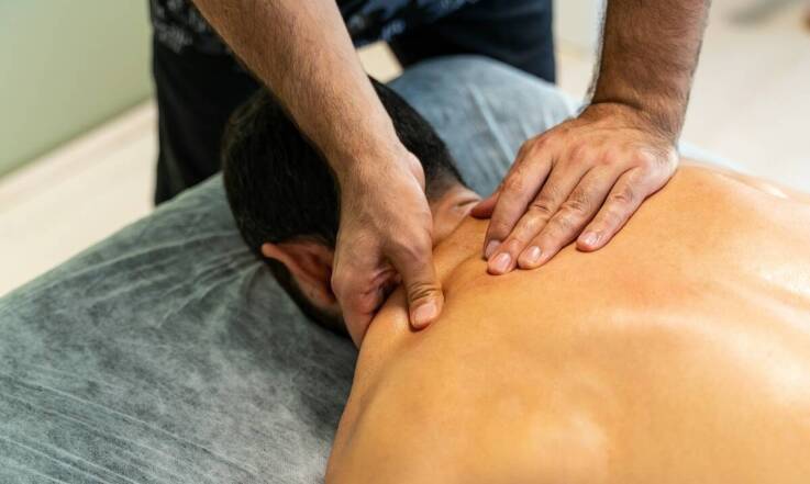 Terapia manualna i jej wpływ na przepuklinę kręgosłupa