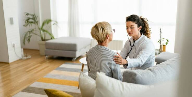 Jak usługi pielęgniarskie wspierają pacjentów przewlekle chorych?