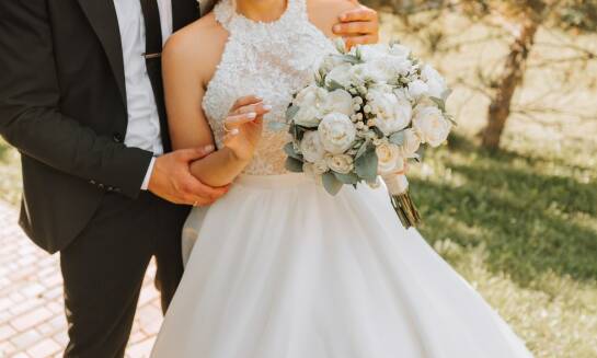 Rola florystyki ślubnej w podkreślaniu emocji Pary Młodej