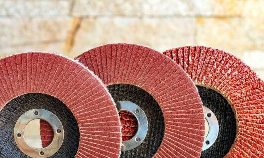 Różnorodność zastosowań tarcz do cięcia metalu w budownictwie