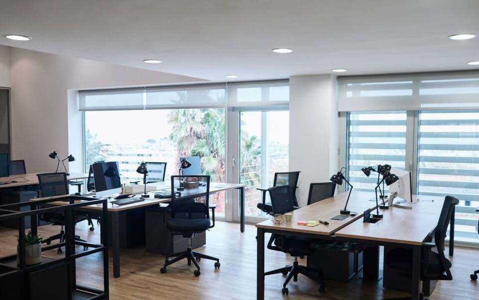 Transport mebli biurowych – jak zoptymalizować proces przeprowadzki?