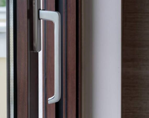 Jak producent okien drewnianych wpływa na jakość i trwałość produktów?