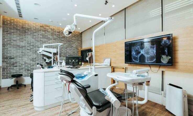 Jakie innowacje technologiczne ułatwiają pracę dentysty?