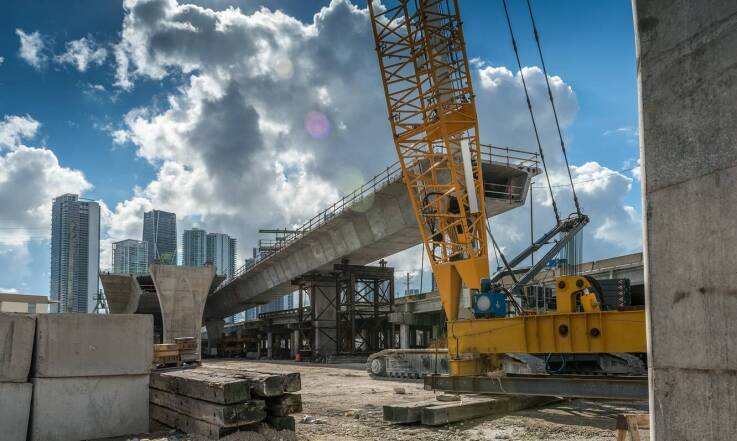Zastosowanie betonu towarowego w budowie mostów – co warto wiedzieć?