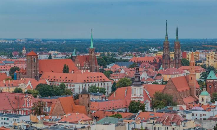 Praktyczne aspekty wyboru odpowiedniego pokrycia dachowego w Poznaniu