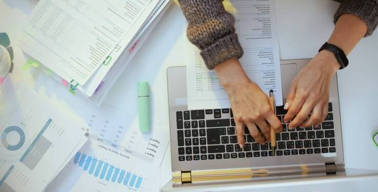 Jakie wyzwania rozwiązuje księgowość online dla małych przedsiębiorstw?