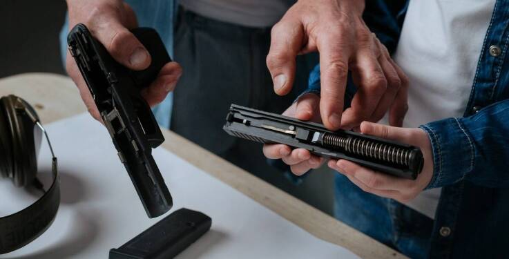 Indywidualne podejście w szkoleniach strzeleckich: jakie techniki stosujemy?