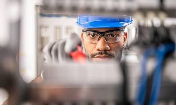 Dlaczego profesjonalizm jest kluczowy przy realizacji usług elektroinstalacyjnych?