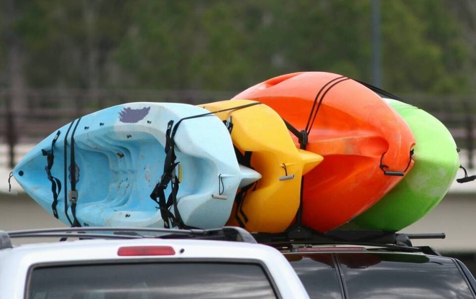 Wypożyczalnia kajaków a bezpieczeństwo – kluczowe zasady na wodzie