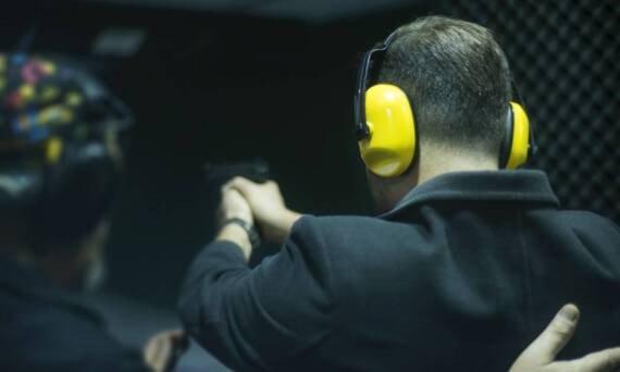 Jak zarezerwować tor strzelecki w Krakowie i co obejmuje cennik?