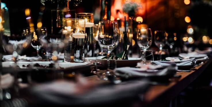 Wykorzystanie rezerwacji miejsca przy stole jako narzędzia networkingowego