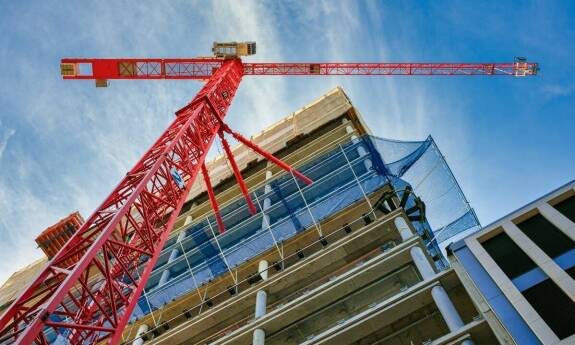 Rola dźwigów HDS w przewozie elementów konstrukcyjnych: Efektywność i precyzja