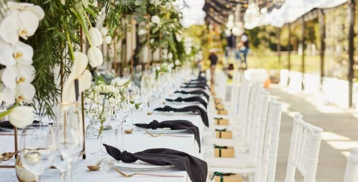 Noclegi przy obiekcie – jak ułatwiają organizację wesela?