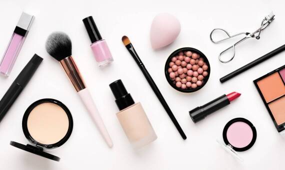 Jakie style makijażu okolicznościowego najlepiej sprawdzają się na weselach?