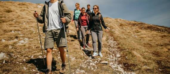 Jakie atrakcje oferują wyjazdy grupowe z biurem podróży?