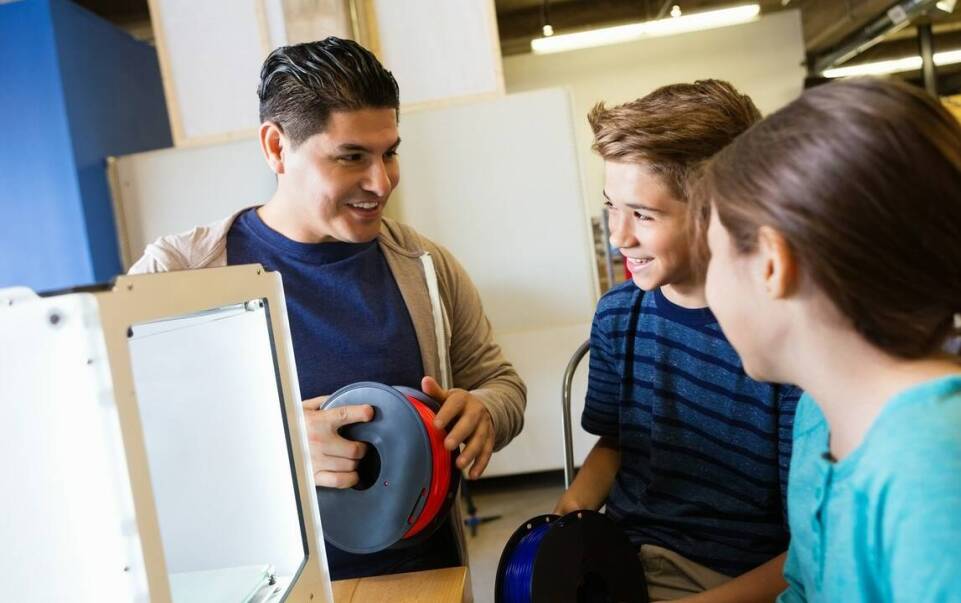 Jak interaktywność warsztatów muzealnych przyciąga dorosłych do Torunia?