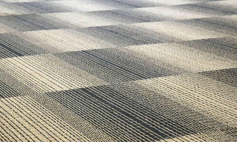 Jak płyty gumowe wpływają na akustykę w pomieszczeniach użytkowych?