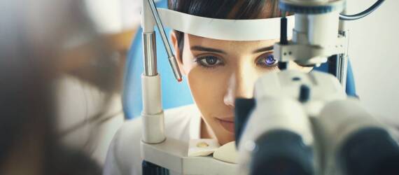 Dlaczego indywidualne podejście do pacjenta jest kluczowe w opiece okulistycznej?