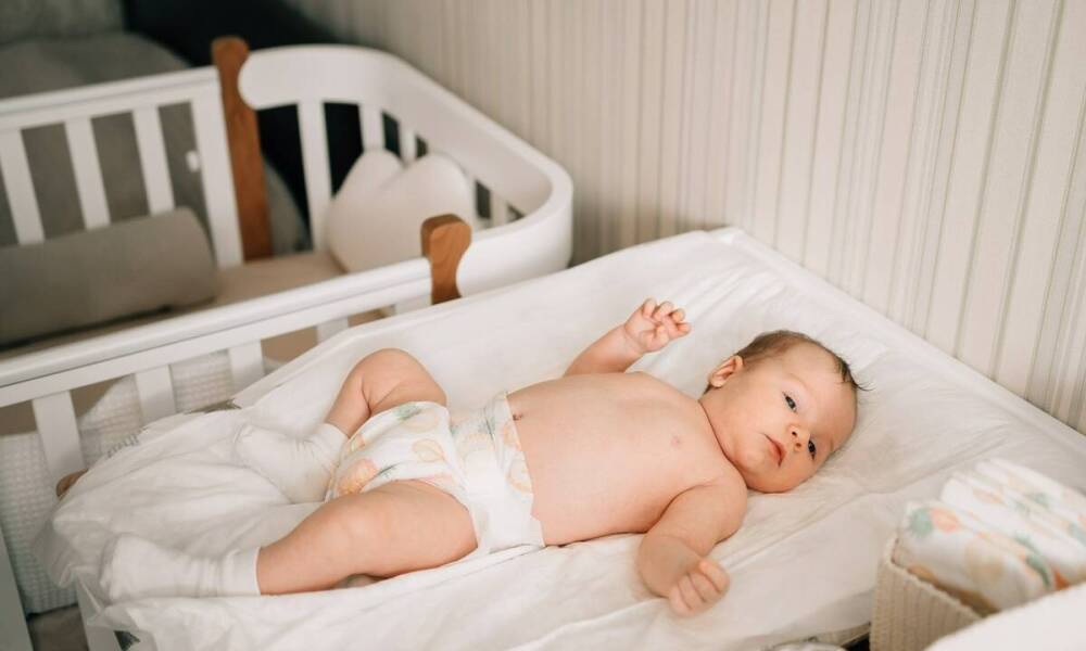 Łóżeczka niemowlęce z zaokrąglonymi krawędziami – dlaczego to ważne?